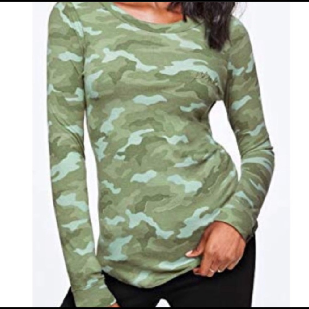 VS PINK Camo Long Sleeve Shirt SUPER CUTE 💚
